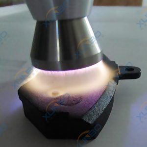 等離子處理機(jī)的原理是？-深圳訊博科技-螺絲機(jī)-等離子處理機(jī)-灌膠機(jī)-點(diǎn)膠機(jī)-焊錫機(jī)