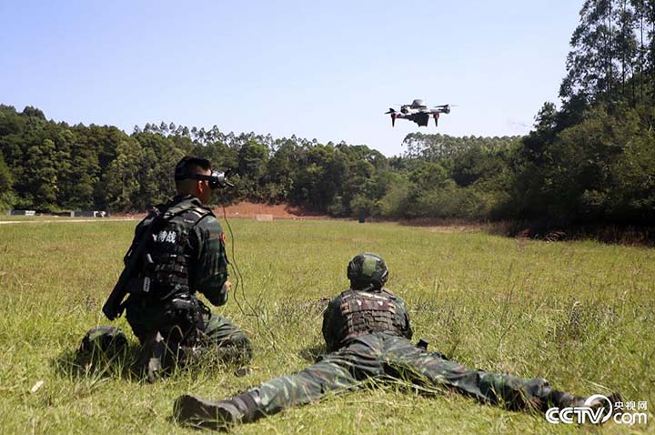 我軍無人機穿越機訓練